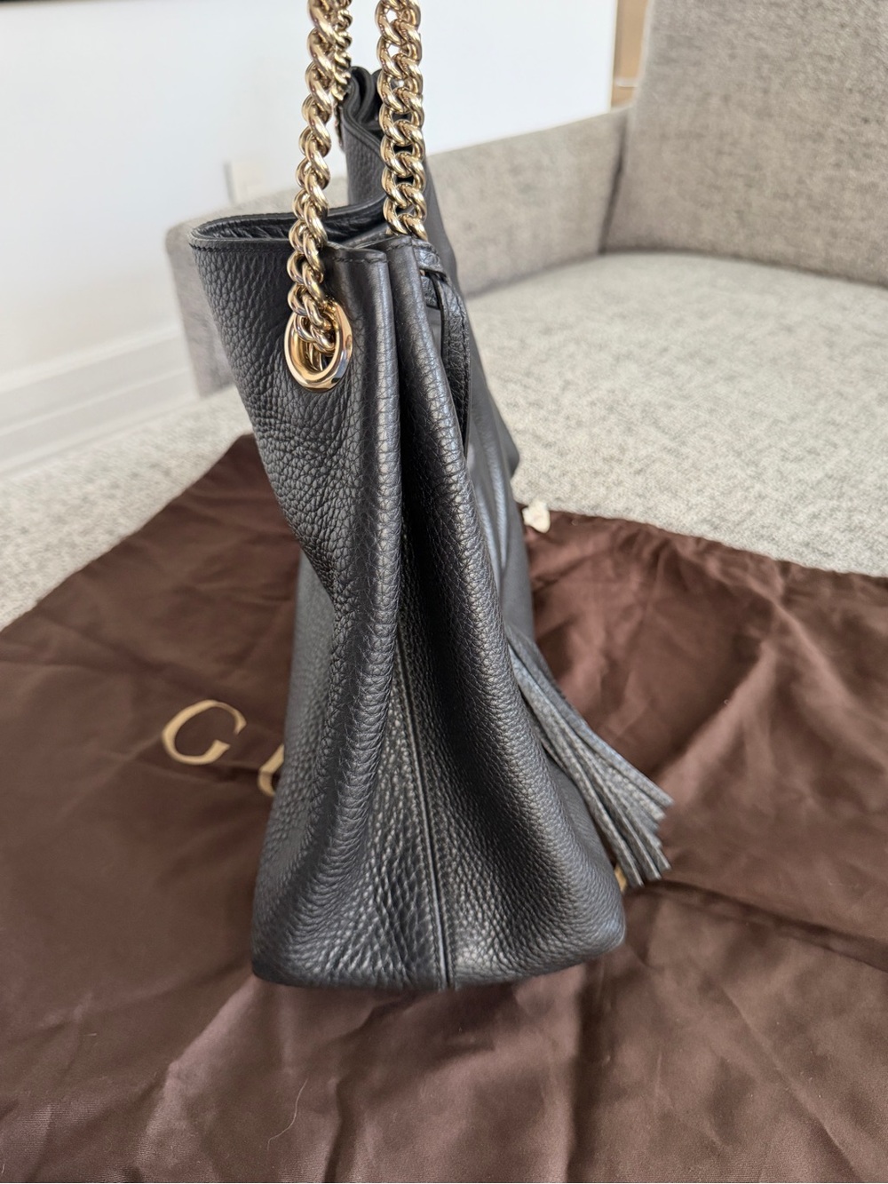 Gucci Black Soho Pebbled Leather Shoulder Bag with Gold Chain - Picture 6 of 9